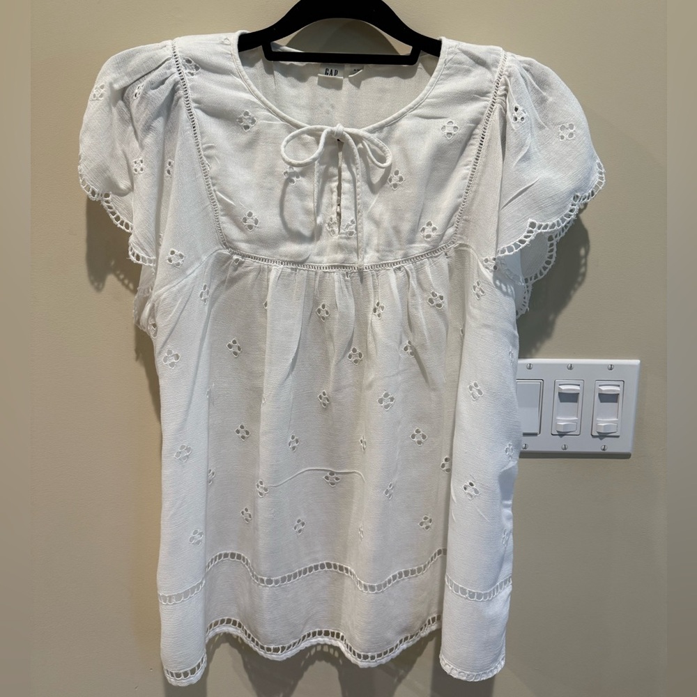 EUC Size XL Gap White Blouse with Eyelet Detail
